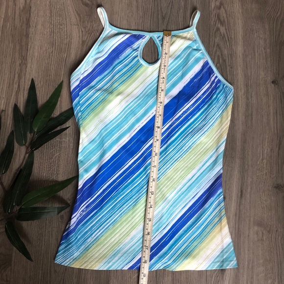 Via Moda Keyhole Cutout Tank - Picture 4 of 5